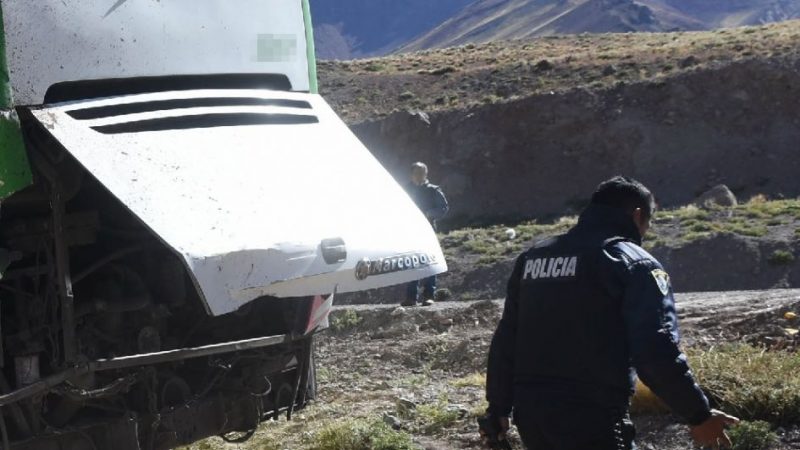 Un micro que venía desde Chile desbarrancó en Uspallata