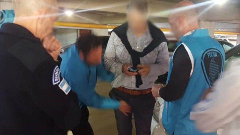 Un médico del Garrahan fue detenido, acusado de producir y distribuir porno infantil
