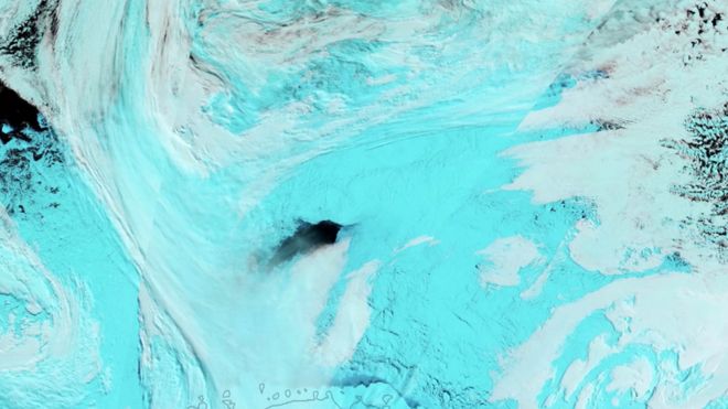 Resuelven el enigma de los enormes agujeros negros en el hielo de la Antártica