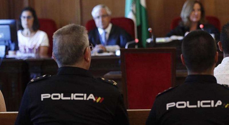 Apuñaló 68 veces a la hija de su vecina por hacer ruido