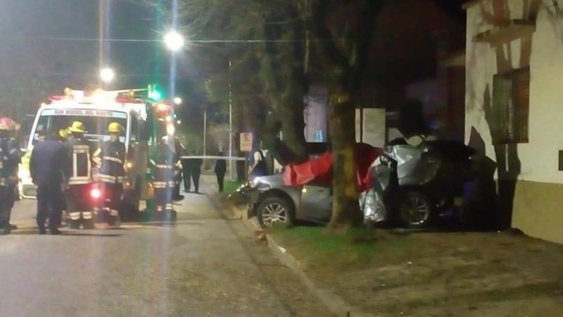 Otra tragedia en San Miguel del Monte: dos jóvenes muertos y un herido en grave estado en un accidente