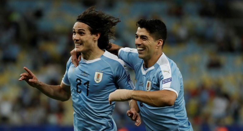 Uruguay le ganó a Chile y terminó como líder del Grupo C