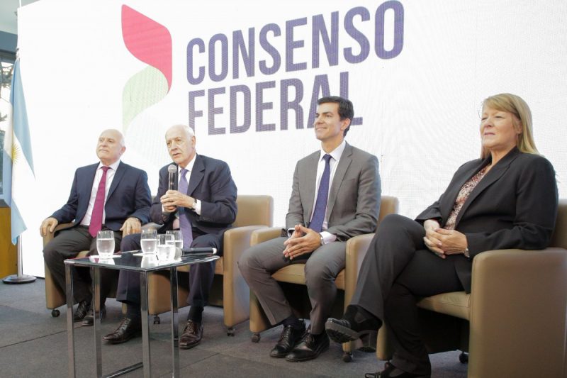 Roberto Lavagna presentó su alianza con Urtubey: “El país tiene recursos económicos, los que fallan son los políticos”