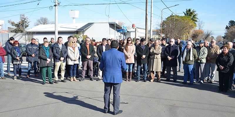 Inauguraron asfaltos y luminarias en calle Illia