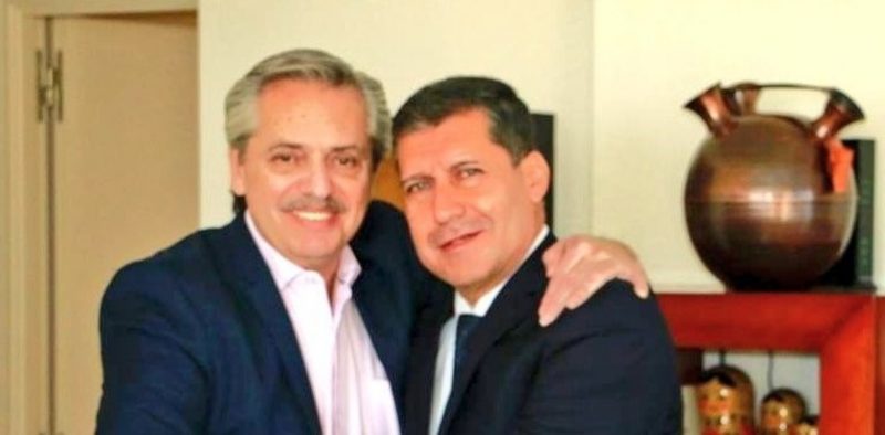 El gobernador Sergio Casas se mostró con Alberto Fernández y bloquea un eventual acuerdo de su rival con los K