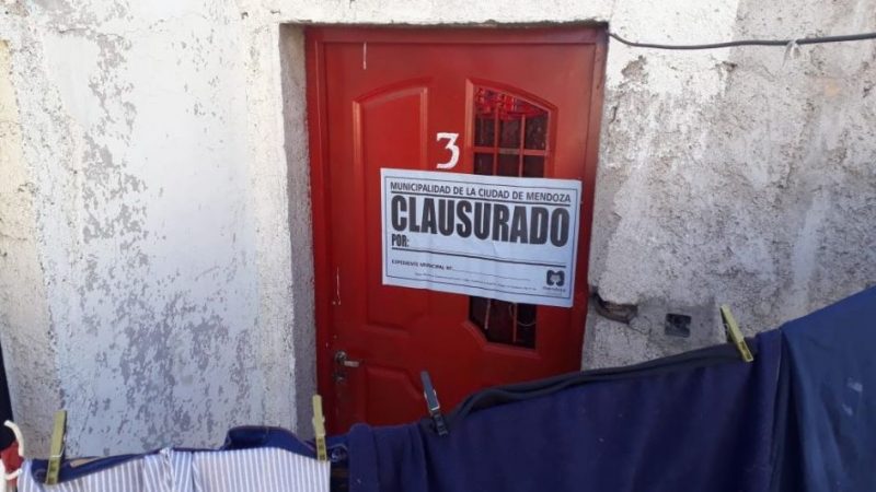 Fueron a controlar una galería en pleno Centro y encontraron una “villa” en la terraza