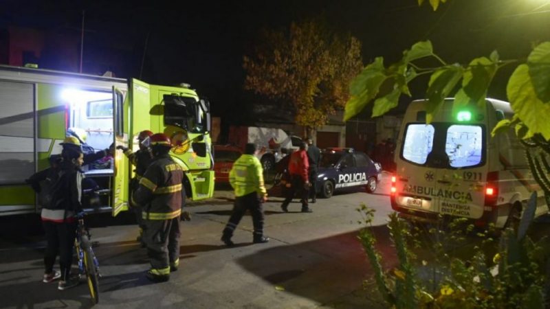Dos niños muertos y sus padres graves tras el incendio de una casa en Godoy Cruz