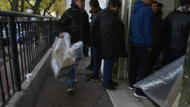 Con demoras: las urnas llegaron tarde en varias escuelas de Mendoza
