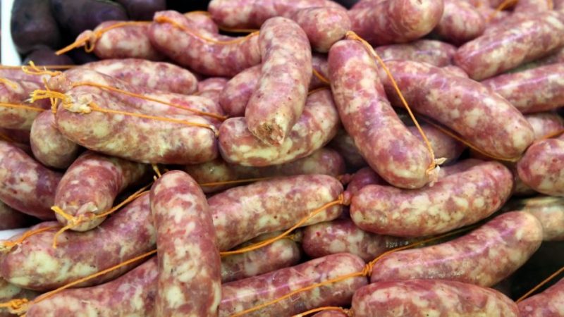 Fueron a robar a una finca y se llevaron 6 hormas de queso de cerdo y 10 kilos de chorizo