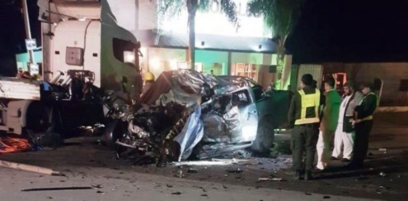 Un violento choque entre un camión y una camioneta dejó seis muertos en Santa Fe