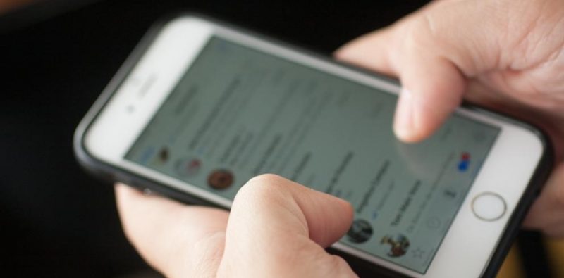 Las funciones que llegarían a WhatsApp este año: modo oscuro, contactos con código QR y más