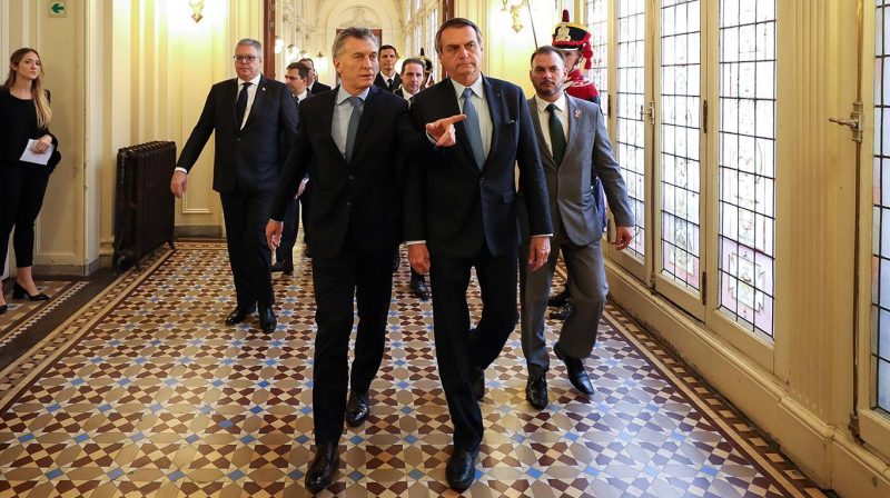Argentina y Brasil negocian la creación de una moneda común: el peso real
