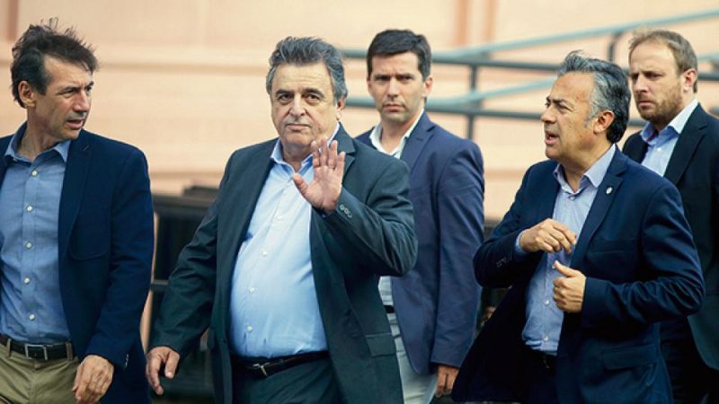 Radicales, con las manos vacías