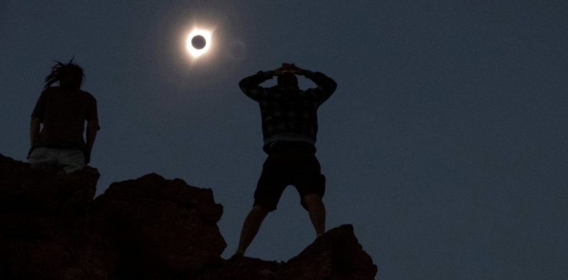 La ruta del eclipse solar 2019: dónde y cómo verlo sin riesgos