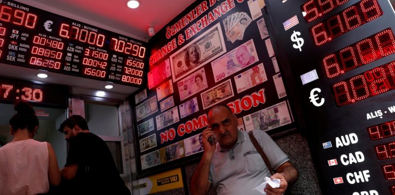 Turquía pide cárcel para dos periodistas por “influir” en el mercado financiero