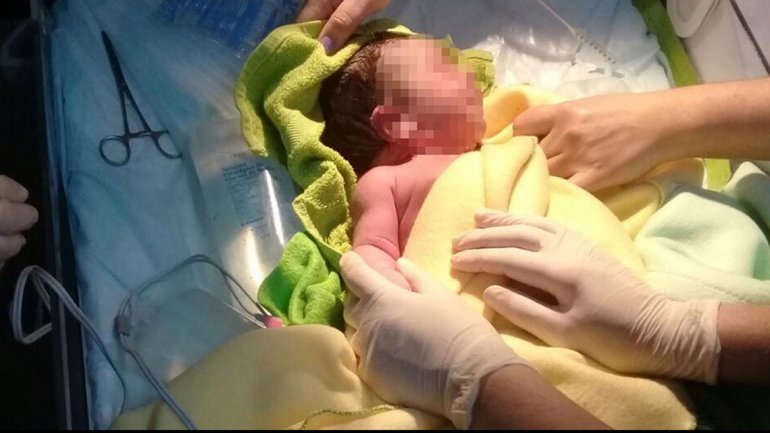 Encontraron a la mamá de la beba abandonada en una bolsa de residuos