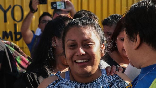 Aborto en El Salvador: Evelyn Hernández, la mujer condenada a 30 años de cárcel tras parir a un bebé muerto, enfrenta nuevo juicio