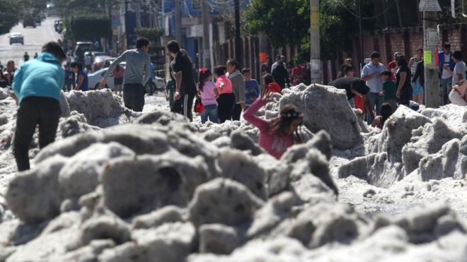 En pleno verano, Guadalajara se llenó de hielo