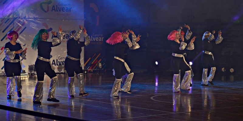 Este domingo Alvear Baila