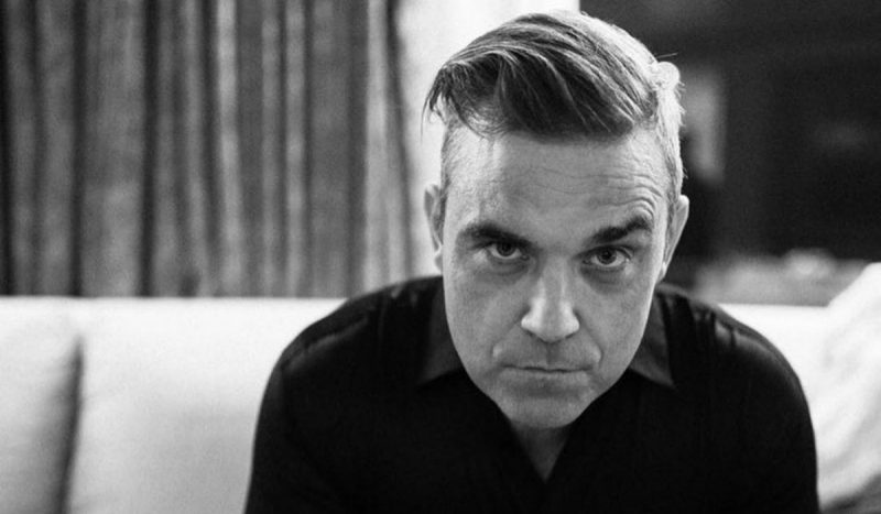 Robbie Williams teme que lo contacten extraterrestres y por ello tiene guardaespaldas las 24 horas