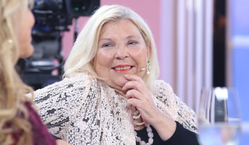 Volvieron las insólitas conjeturas de Carrió: Cristina, Sputnik, satélites y armas