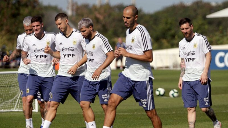 Lionel Scaloni duda entre dos históricos para confirmar el equipo que jugará ante Brasil