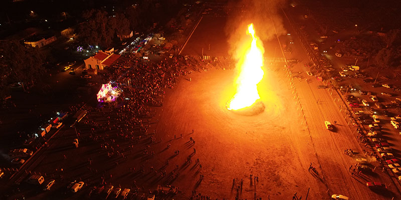 San Pedro del Atuel brilló al calor de la fogata más grande del País.
