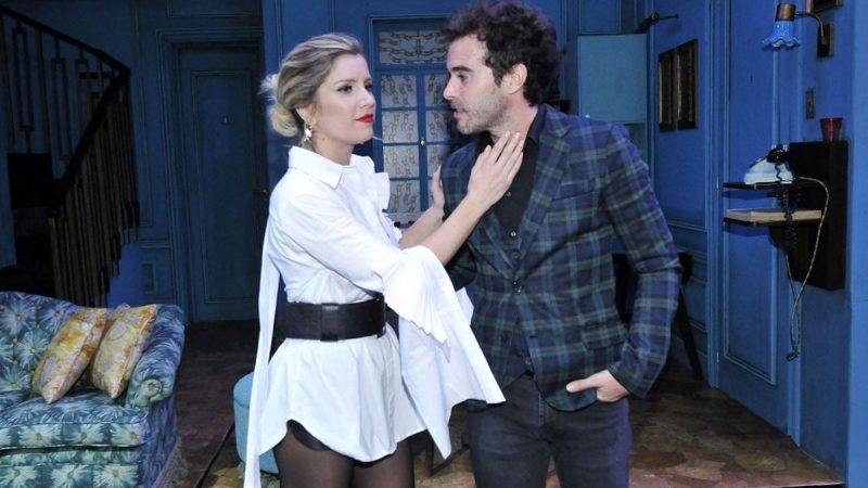Gritos y escándalo con Nicolás Cabre y Laurita Fernández en el teatro