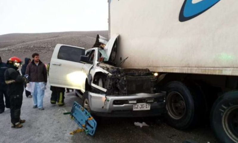 Tragedia en El Calafate: un matrimonio y su hija adolescente murieron tras chocar contra un camión
