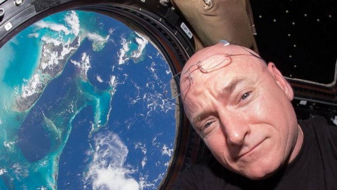 El curioso caso de Scott Kelly, el astronauta que volvió más joven después de 340 días en el espacio