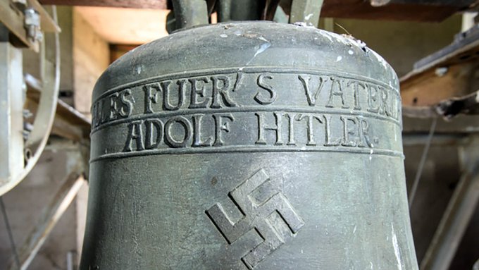 Sacaron de una iglesia alemana una campana de 1936 dedicada a Adolf Hitler