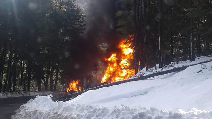 Un muerto y ocho heridos en un accidente en la ruta 40 entre un camión cisterna de YPF y un auto