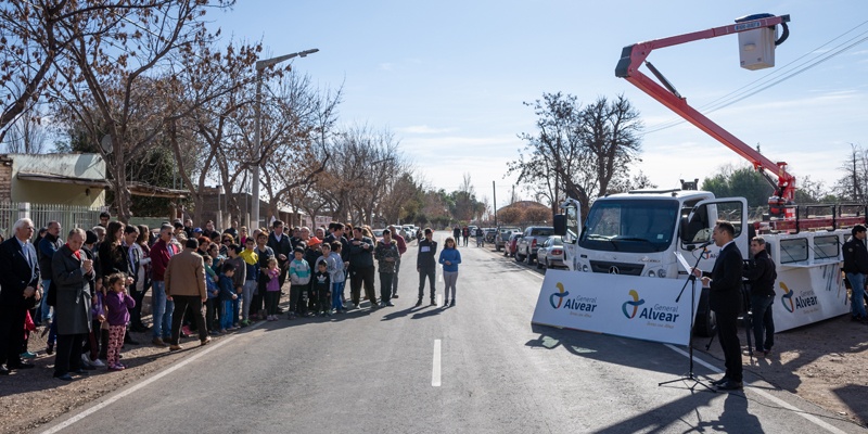 Inauguraron el asfalto en calle Echeverría