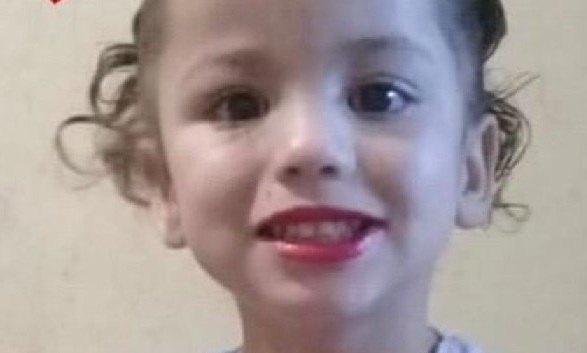Tiene 4 años, padece hipoacusia y necesita un implante millonario para volver a oír
