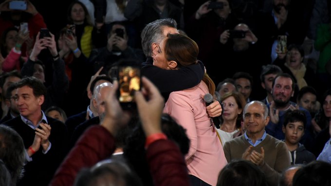 Mauricio Macri y María Eugenia Vidal lloraron en el cierre de campaña: “Les pedimos que no nos suelten la mano”