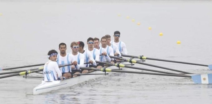 El equipo de ocho remos con timonel consiguió una histórica medalla dorada