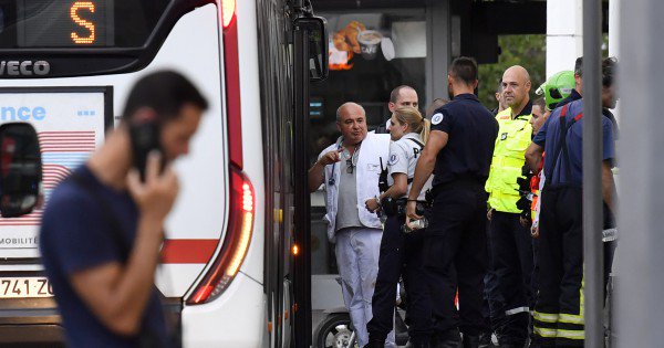 Ataque con cuchillo en Francia: al menos una persona murió y hay nueve heridos