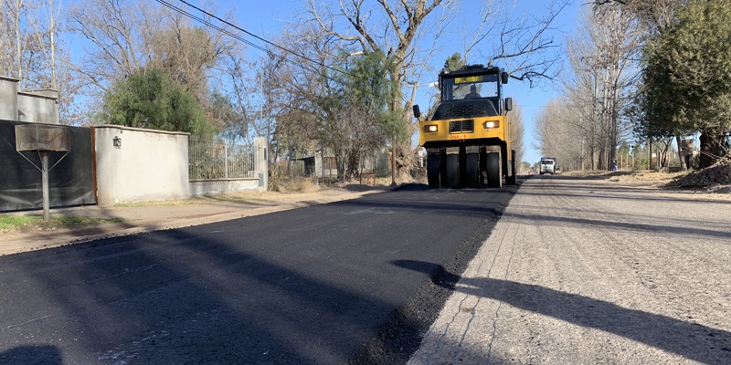 Realizan obras viales en el departamento