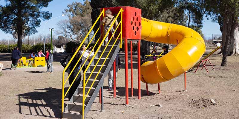 Instalaron juegos en la plaza de Carmensa