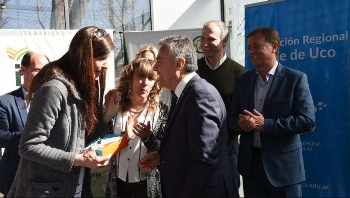 Se inició en Tunuyán la entrega de tablets para todas las escuelas del Valle de Uco