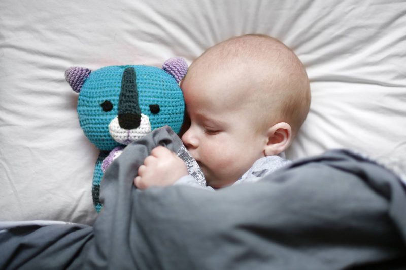 ¿Tu hijo tiene un objeto de apego? Es mejor que no se lo quites