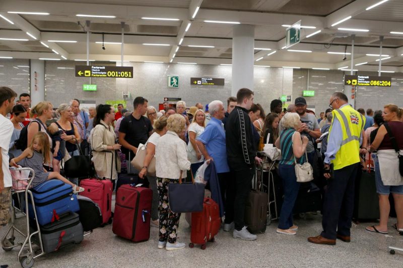 Quebró una operadora de viajes, plan de emergencia para repatriar a 600.000 turistas en todo el mundo