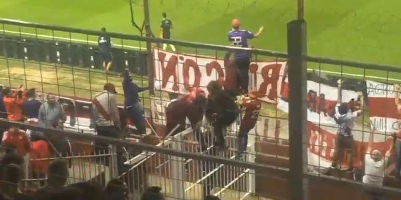Barras, armas, corridas, incidentes y descontrol: la terrorífica noche de River en Lanús