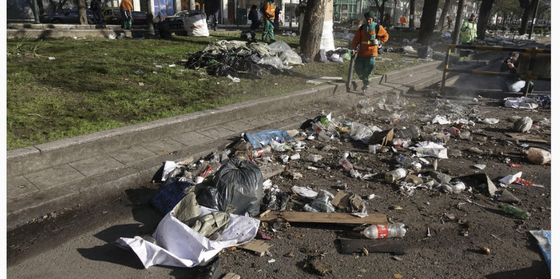 Acampe en la 9 de Julio: limpiar el “basural” costó más de $4 millones