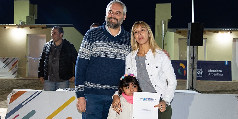 Inauguraron un SUM y entregaron viviendas en barrios de Alvear
