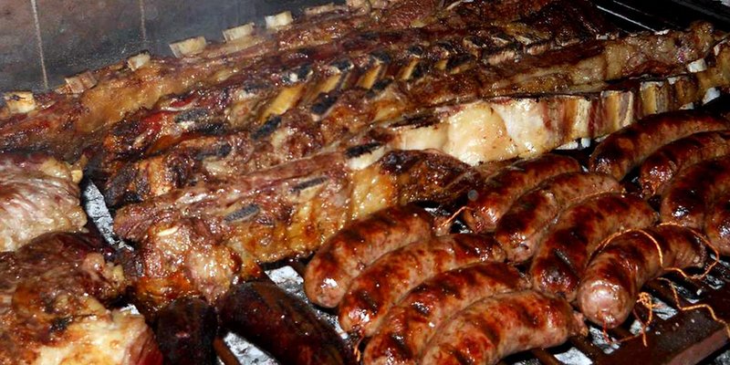 Una mujer vegana denunció a su vecino por el olor a carne de sus parrilladas