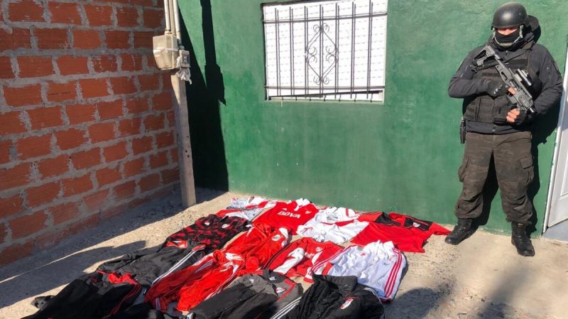 Diez detenidos, doce armas de fuego y drogas: operativo que buscó impedir una nueva guerra en la barra de River