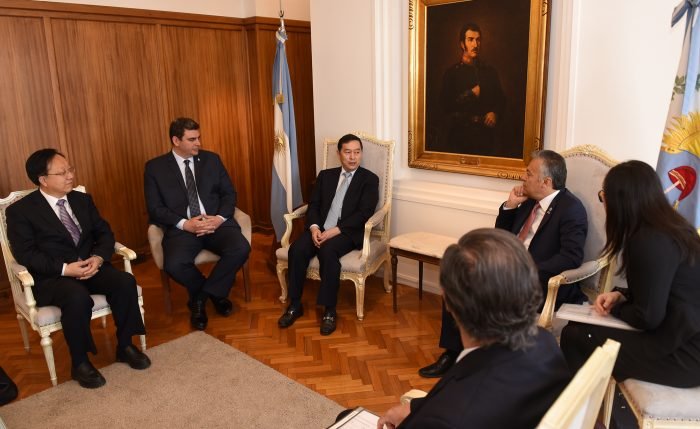 El Gobernador recibió a la delegación de la Región Autónoma de Ningxia de China