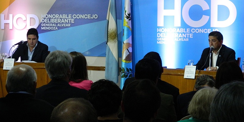 Los candidatos debatieron en el Concejo