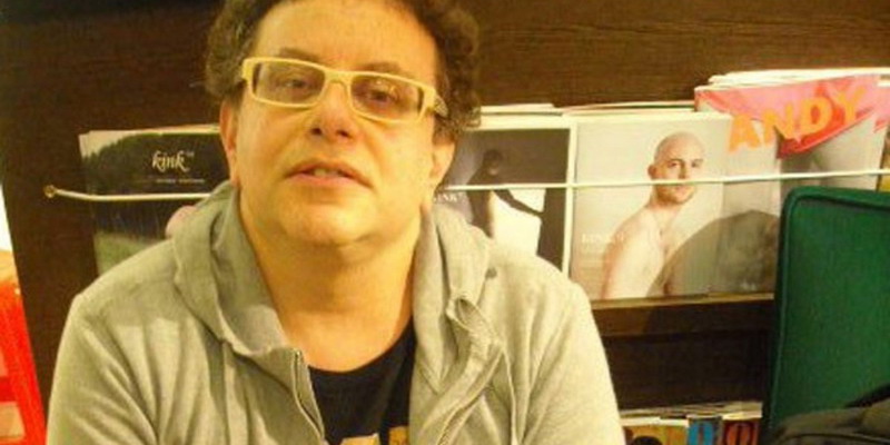 Le prohibieron el ingreso a Irán a un escritor argentino por ser gay: googlearon su nombre y lo deportaron